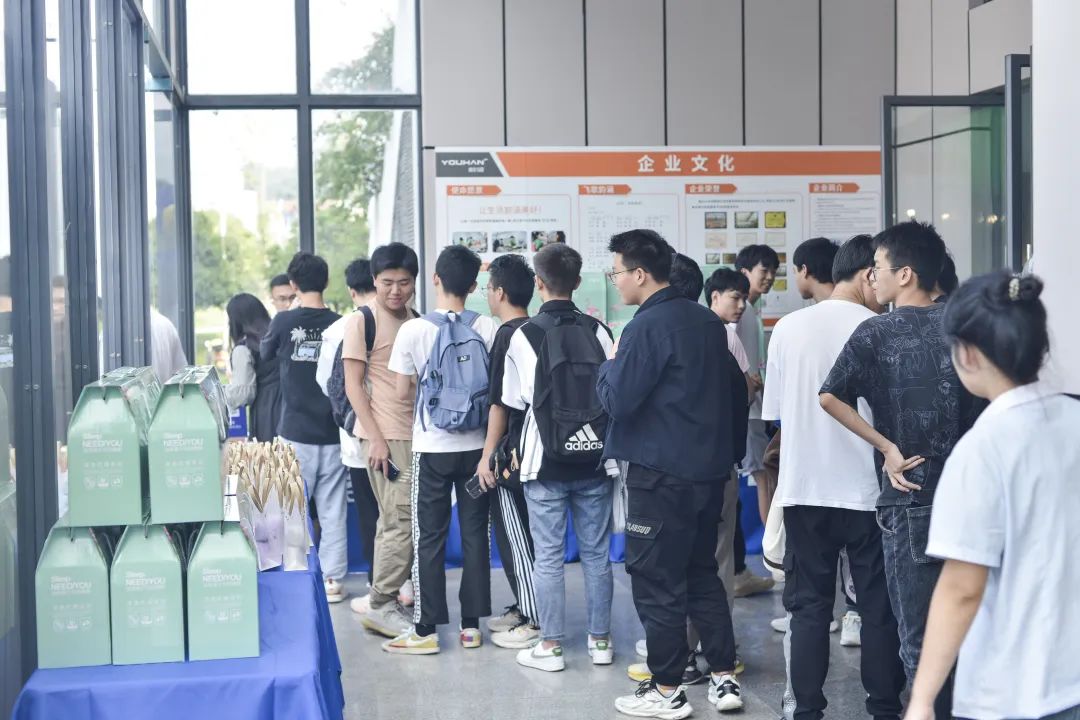 c7b32490-d2ff-4db3-b6fd-44272c0a4d51